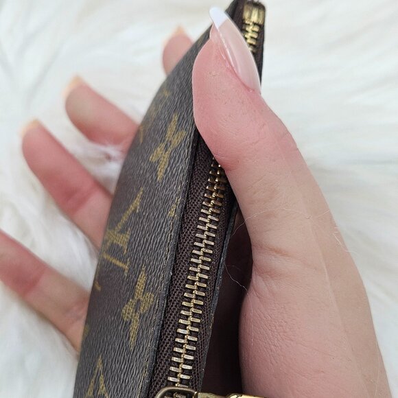 Louis Vuitton Monogram Pochette ClΓ©s - Picture 15 of 15